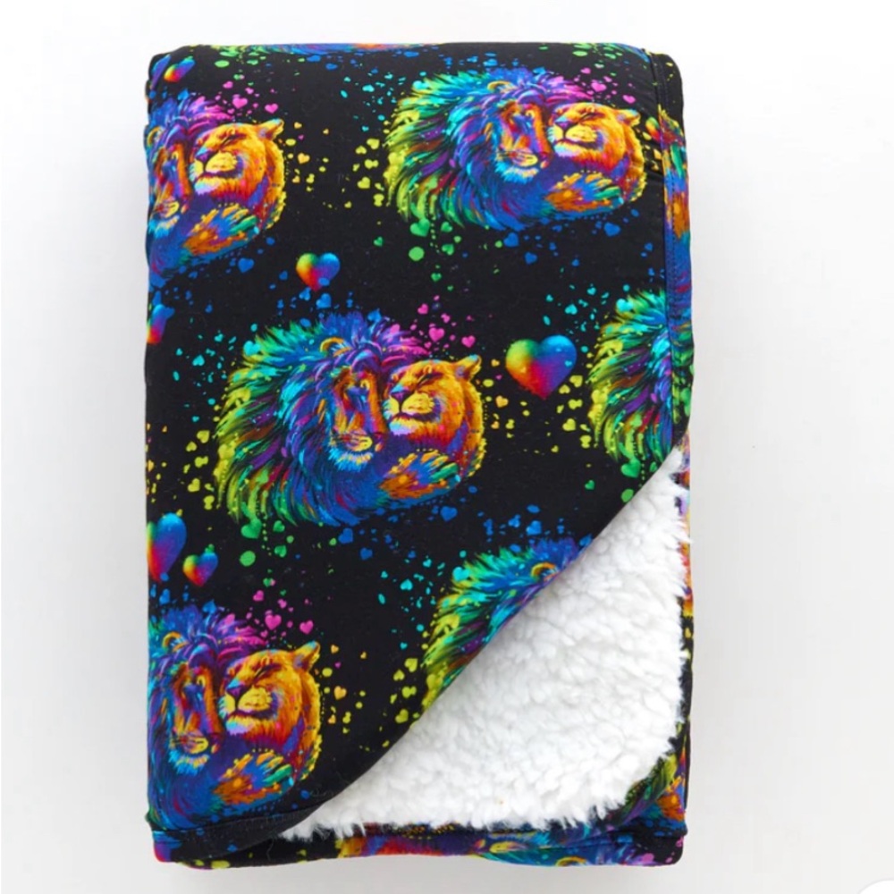NIB Bums & Roses Plush Blanket